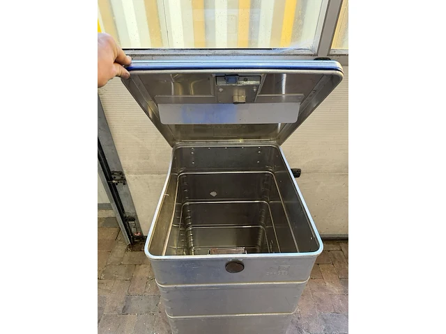Aluminium veiligheidscontainer, zarges, zilvergrijs, met scharnierdeksel | slot defect - afbeelding 5 van  6