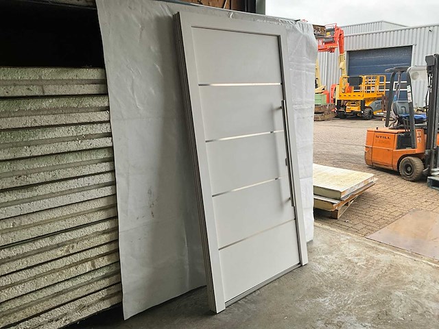 Aluminium voordeur met kozijn - afbeelding 1 van  6
