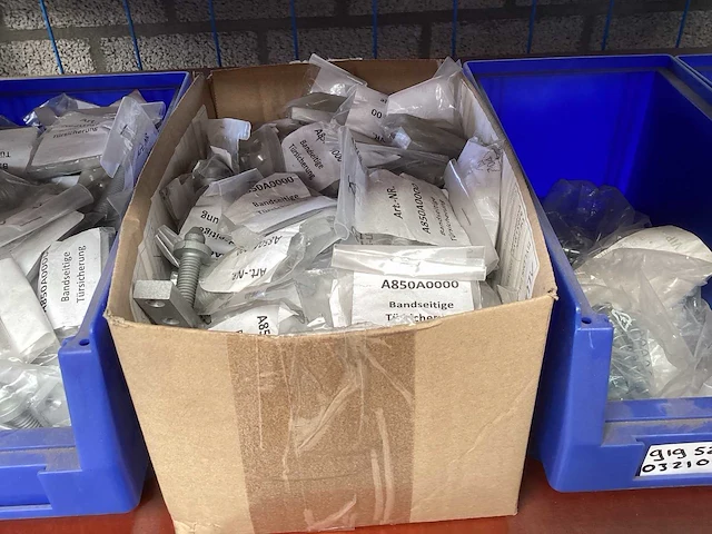 Aluprof, assa abloy partij divers sluitwerk - afbeelding 5 van  26