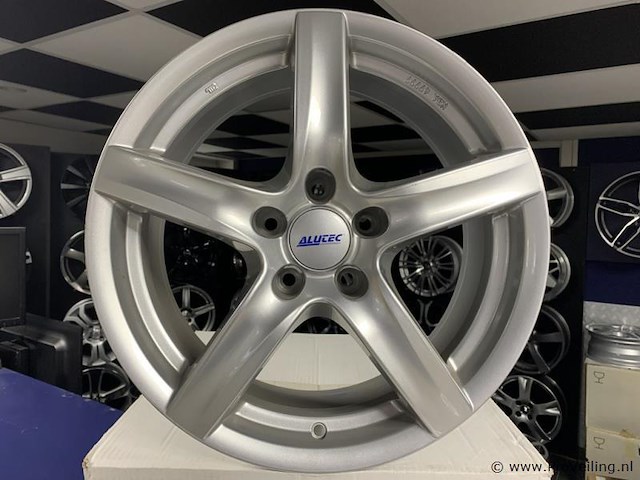 Alutec grip aluminium velgenset - 5x114.3 7.5j et35 - afbeelding 1 van  1