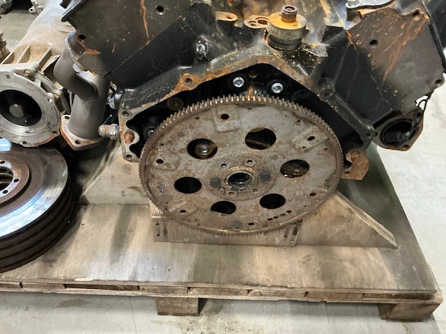 Am general dieselmotor v8 met automaatbak - afbeelding 10 van  13