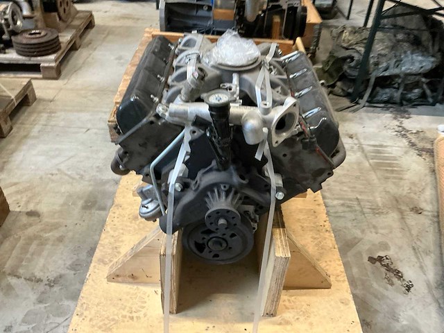 Am general dieselmotor v8 - afbeelding 1 van  10