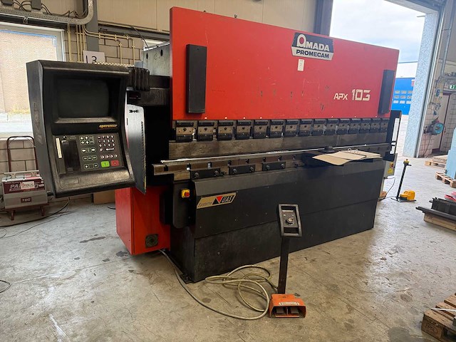 Amada - 1994 - apx 103 - cnc-kantbank - afbeelding 1 van  12