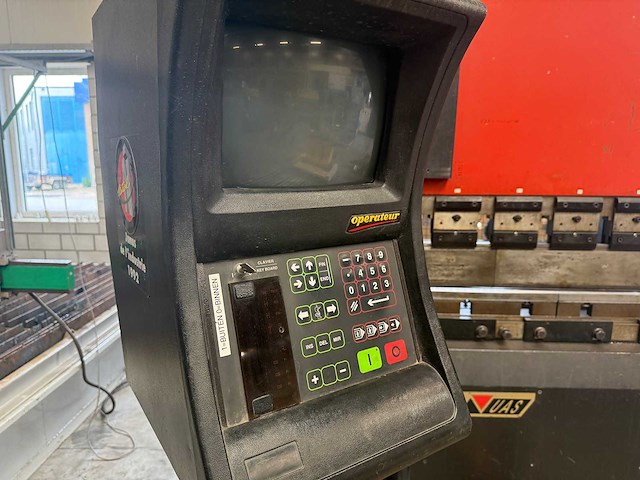 Amada - 1994 - apx 103 - cnc-kantbank - afbeelding 7 van  12