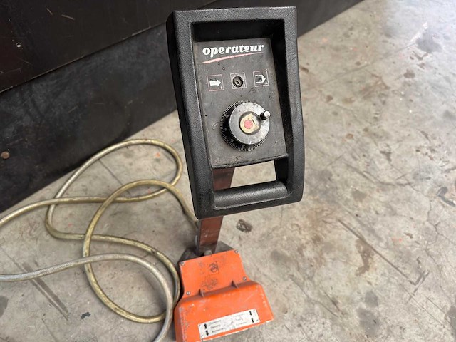 Amada - 1994 - apx 103 - cnc-kantbank - afbeelding 9 van  12