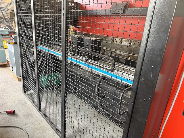 Amada - 1994 - apx 103 - cnc-kantbank - afbeelding 12 van  12