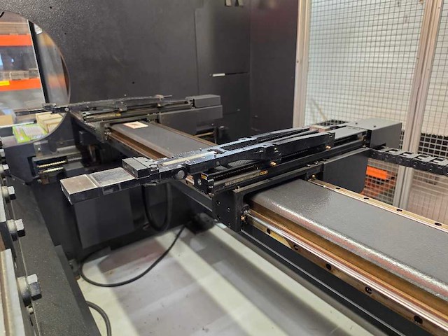 Amada - 2012 - hc 1003 nt - cnc-kantbank - afbeelding 9 van  15