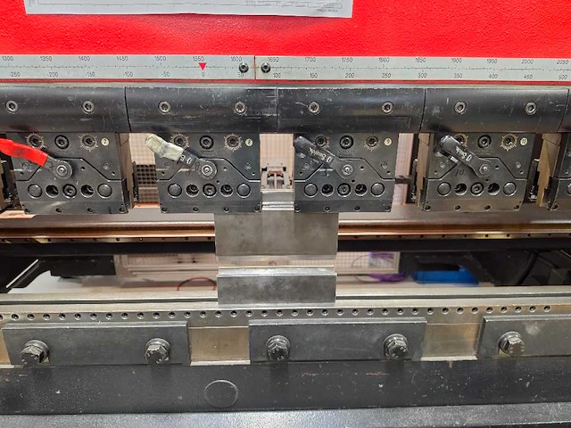 Amada - 2012 - hc 1003 nt - cnc-kantbank - afbeelding 7 van  8