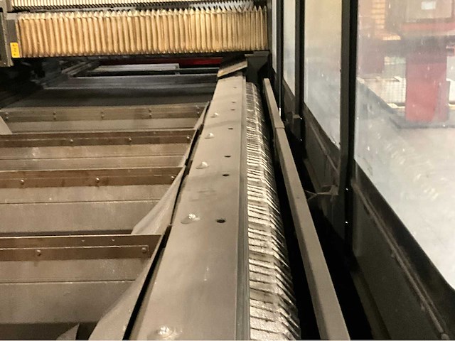 Amada - 2016 - lc3015 f1 nt - cnc lasersnijmachine met automatisatie toren - afbeelding 7 van  25