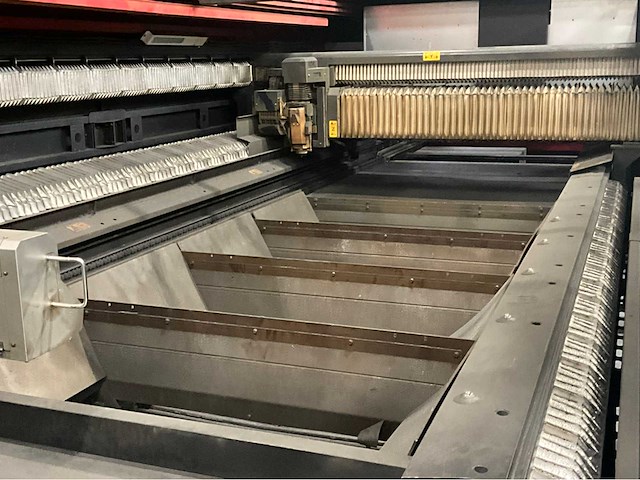 Amada - 2016 - lc3015 f1 nt - cnc lasersnijmachine met automatisatie toren - afbeelding 19 van  25