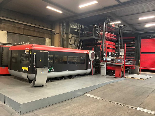Amada - 2016 - lc3015 f1 nt - cnc lasersnijmachine met automatisatie toren - afbeelding 21 van  25