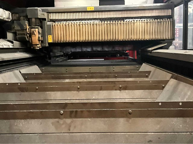 Amada - 2016 - lc3015 f1 nt - cnc lasersnijmachine met automatisatie toren - afbeelding 24 van  25