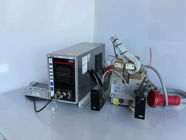 Amada - 2017 - miyachi is-300a - amada miyachi is-300a spot welder - afbeelding 1 van  8