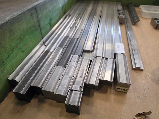 Amada - kantbank gereedschap - afbeelding 2 van  5