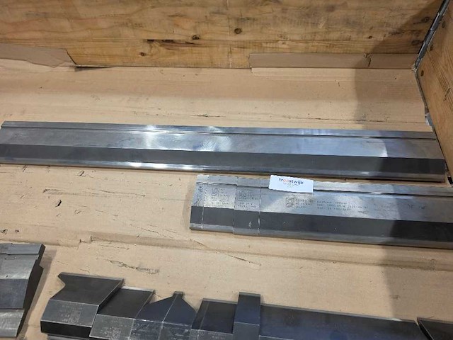 Amada - kantbank gereedschap - afbeelding 3 van  4