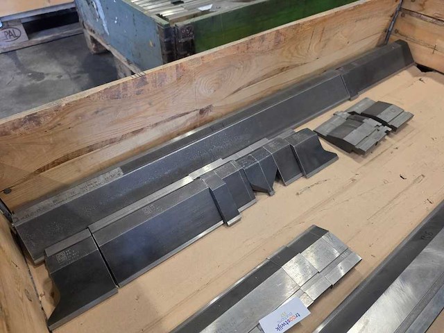 Amada - kantbank gereedschap - afbeelding 4 van  4