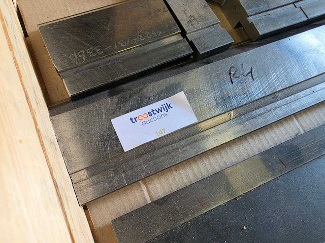 Amada - kantbank gereedschap - afbeelding 2 van  3