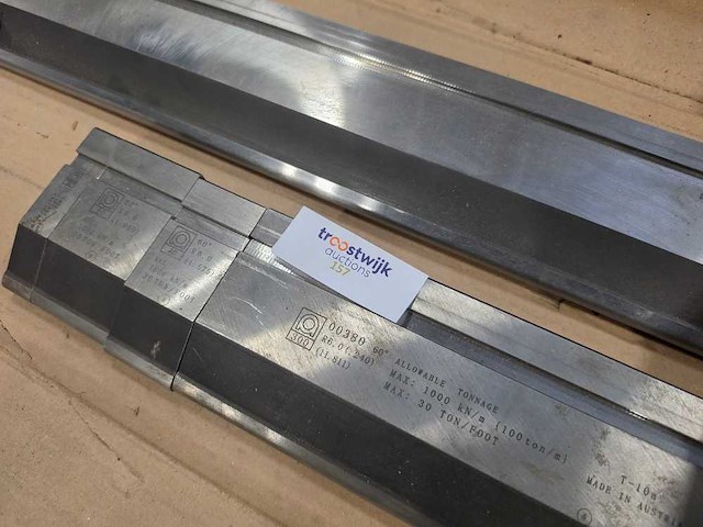 Amada - kantbank gereedschap - afbeelding 2 van  4