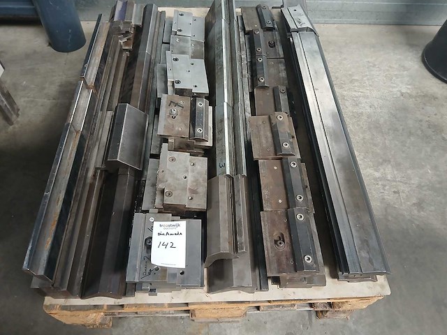 Amada - pallet - boven gereedschap - afbeelding 2 van  5