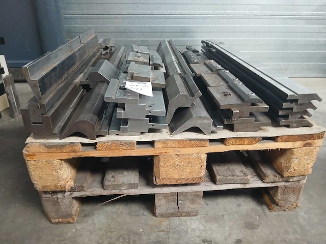 Amada - pallet - boven gereedschap - afbeelding 4 van  5