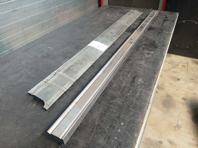 Amada - ukb - boven onder gereedschap - afbeelding 2 van  2