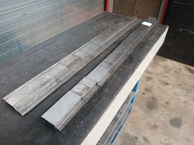 Amada - ukb - boven onder gereedschap - afbeelding 1 van  4