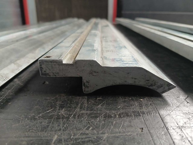 Amada - ukb 10142 - boven gereedschap - afbeelding 3 van  4