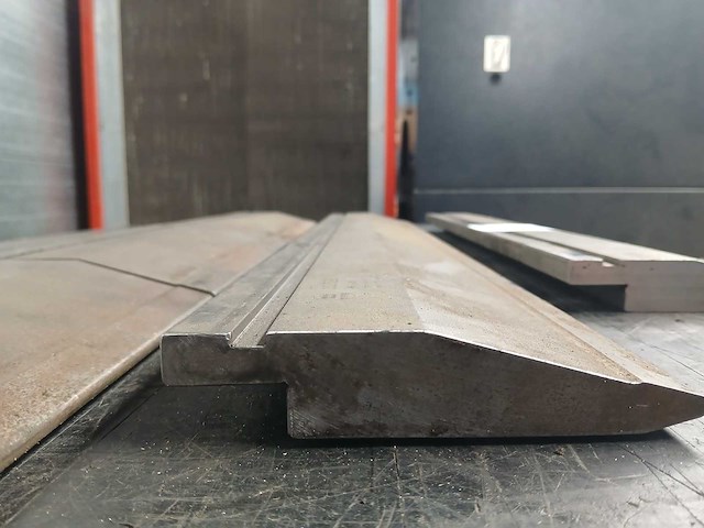 Amada - ukb 11528 - boven gereedschap - afbeelding 4 van  5