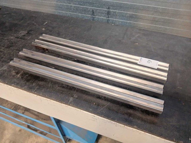 Amada - v-10/v-18 - onder gereedschap - afbeelding 2 van  3