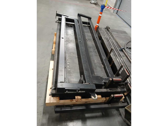 Amada-lki - 2010 - mp250m - laad- en ontlaadstation voor amada-plaatbewerkingsmachines - afbeelding 4 van  4