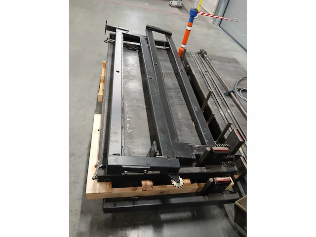 Amada-lki - 2010 - mp250m - laad- en ontlaadstation voor amada-plaatbewerkingsmachines - afbeelding 9 van  9