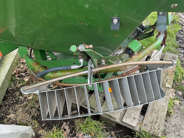 Amazone 1402 kunstmeststrooier - afbeelding 11 van  12