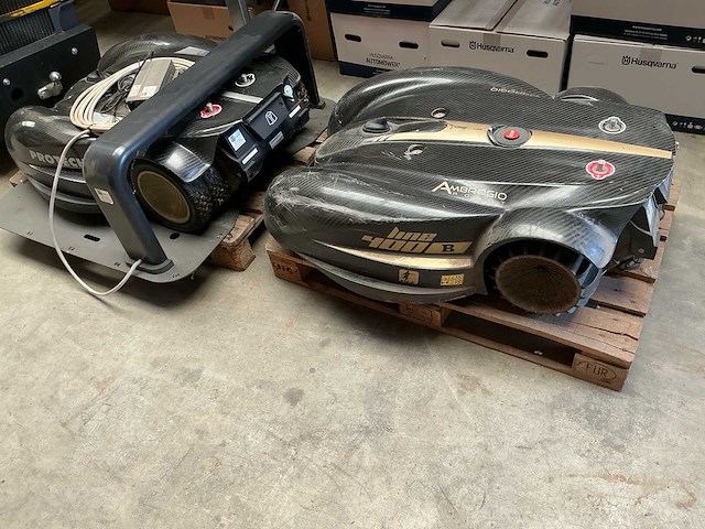 Ambrogio line 400b en protech d40i - robotmaaier (3x) - afbeelding 1 van  14
