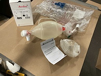 Ambu resuscitator (12x) - afbeelding 1 van  4