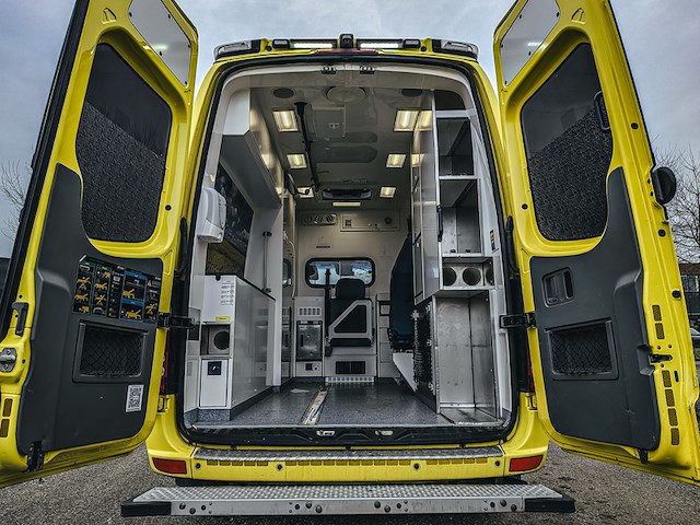 Ambulance, mercedes-benz, sprinter, 2017 - afbeelding 33 van  46