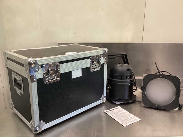 American dj - 64b led pro can - dmx par (2x)- in flightcase - afbeelding 1 van  16