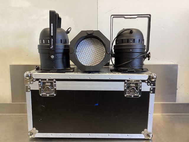 American dj - 64b led pro can - dmx par (3x) - in flightcase - afbeelding 1 van  12