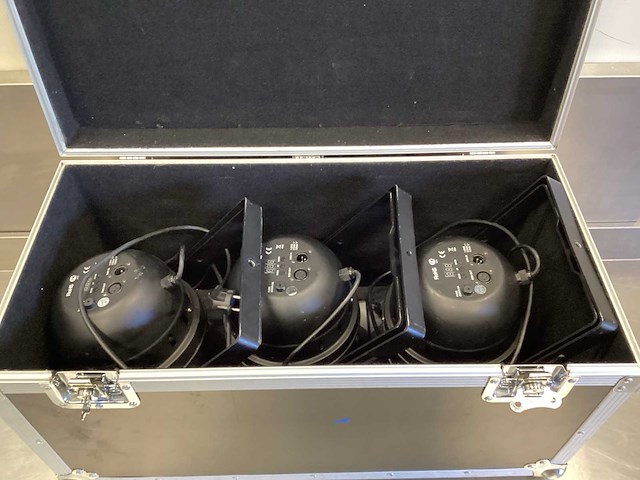 American dj 64b led pro can dmx par set - in flightcase - afbeelding 4 van  12