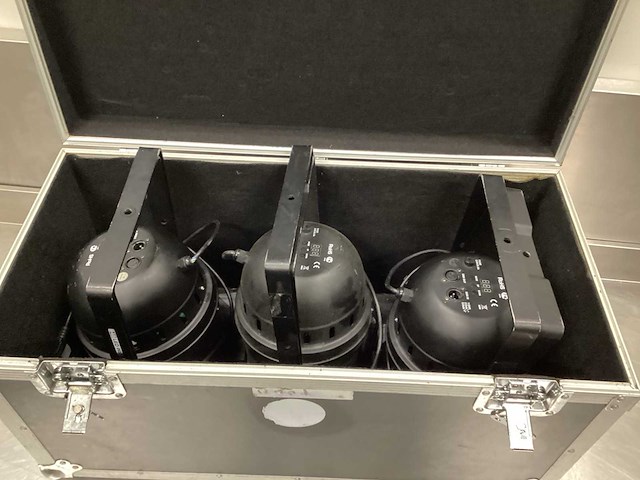 American dj 64b led pro can dmx par set - in flightcase - afbeelding 4 van  12