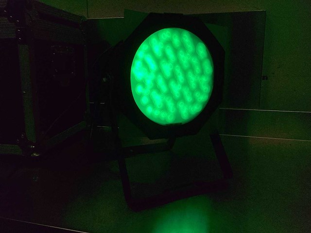 American dj 64b led pro can dmx par set - in flightcase - afbeelding 6 van  12