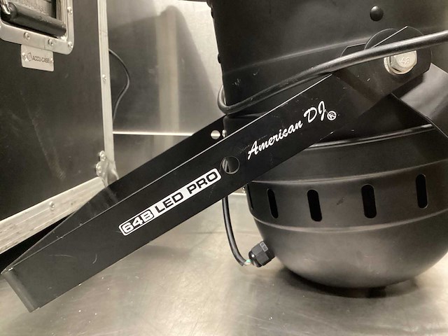 American dj 64b led pro can dmx par set - in flightcase - afbeelding 9 van  12