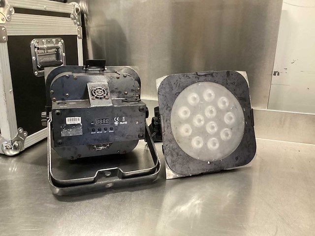 American dj flat par qa12 dmx set - in flightcase - afbeelding 6 van  13