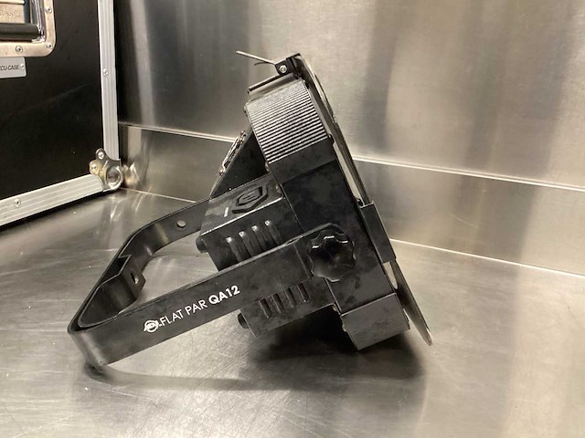 American dj flat par qa12 dmx set - in flightcase - afbeelding 8 van  12