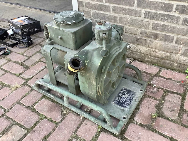 Amerikaans leger waterpomp - afbeelding 4 van  7