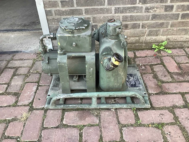 Amerikaans leger waterpomp - afbeelding 5 van  7