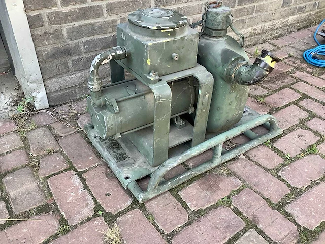 Amerikaans leger waterpomp - afbeelding 6 van  7