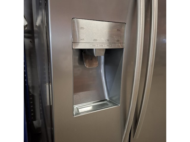 Amerikaanse koelkast hisense, rs695n4ic1 - afbeelding 2 van  8