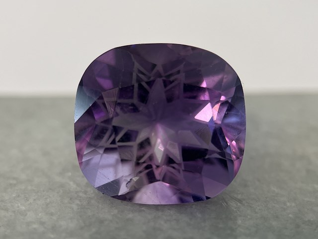Amethist - 13.35 carat paarse natuurlijke amethist - afbeelding 1 van  4