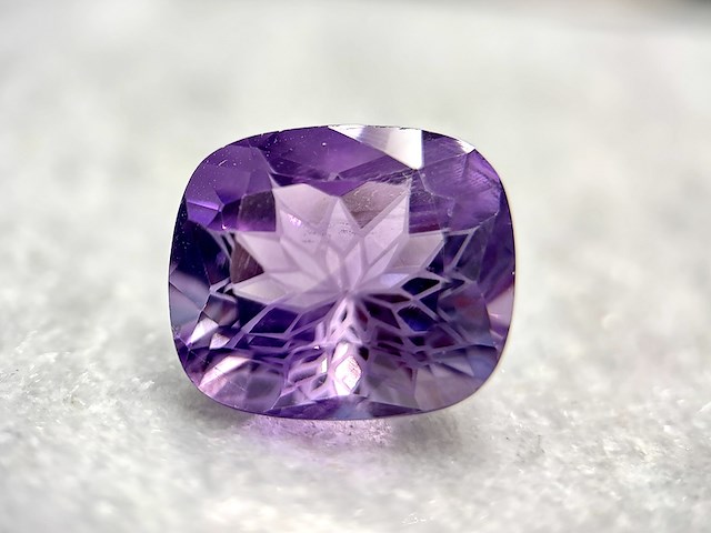 Amethist - 15.93 carat paarse natuurlijke amethist - afbeelding 1 van  5