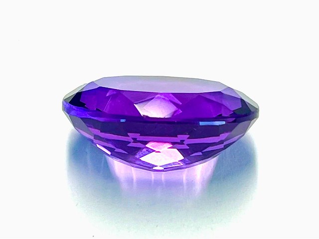 Amethist - grote natuurlijke amethist van zeer hoge kwaliteit 8.71 carat - afbeelding 2 van  5